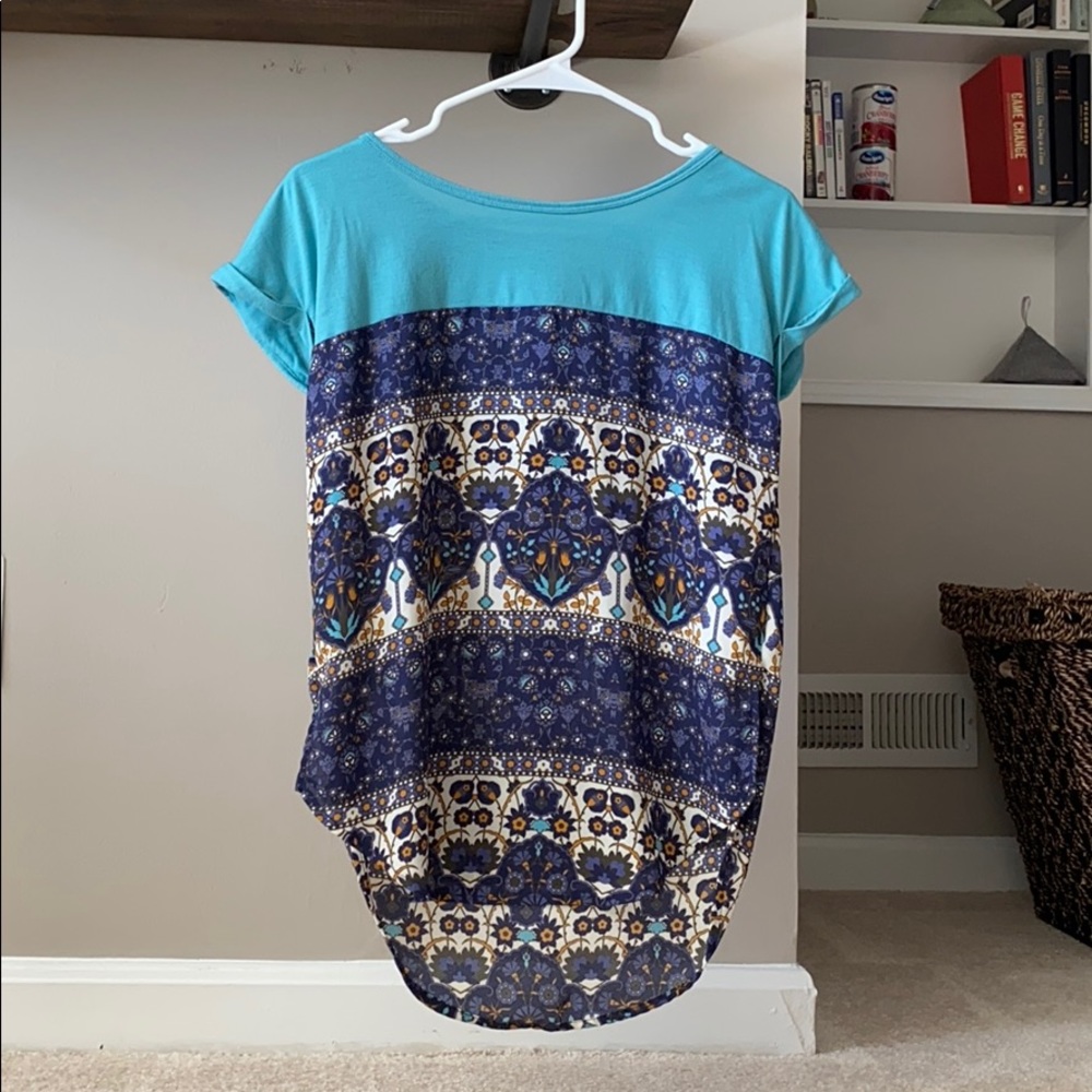 2 patterned blouses - Picture 3 of 4